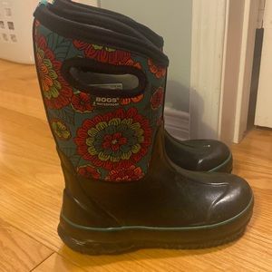 Girls Bogs waterproof winter boots size 2